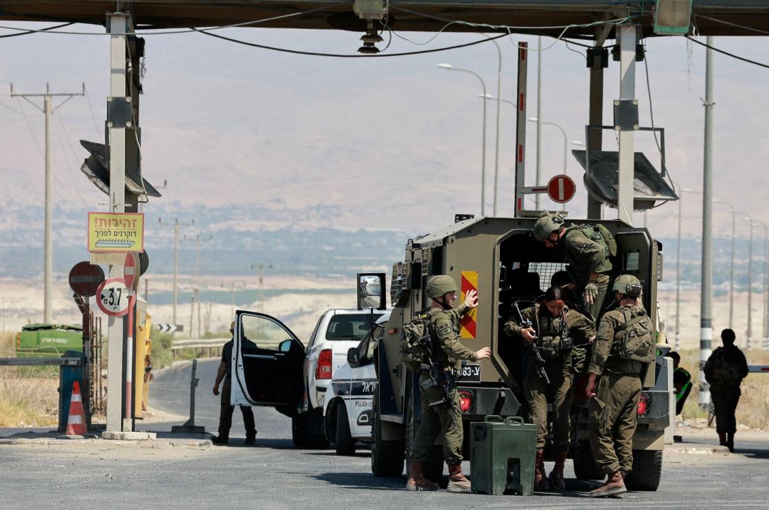 Israeli soldiers at the border crossing between the occupied West Bank and Jordan, Sept. 8, 2024. (Reuters Photo)